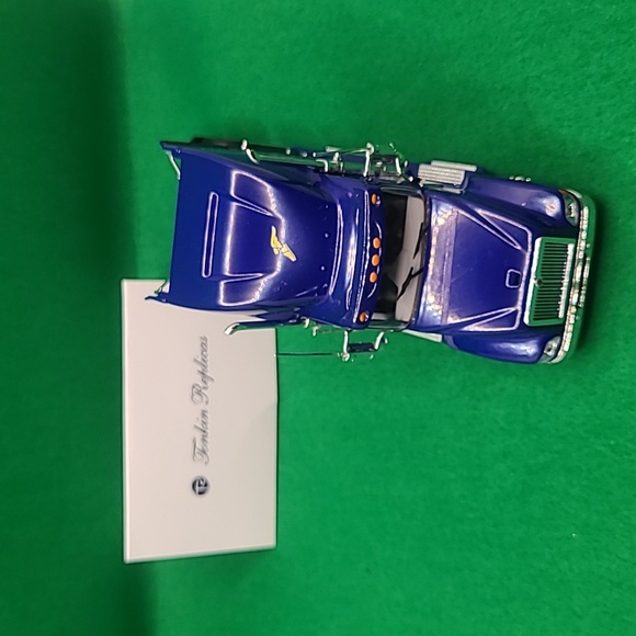 GOODYEAR TIRE 2006 Die Cast Tractor - Picture 6 of 9